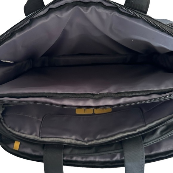 TARGUS REVOLUTION CHECKPOINT FRIENDLY BRIEFCASE - Picture 10 of 16